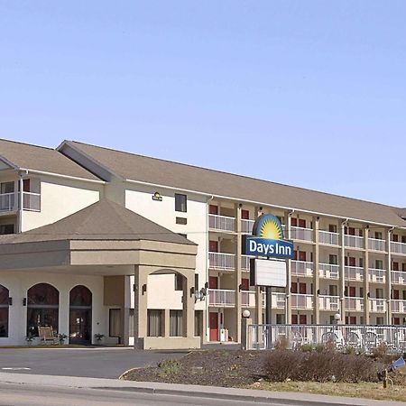 Days Inn By Wyndham Apple Valley Pigeon Forge/Севьервилл Экстерьер фото