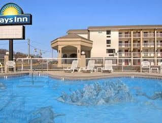 Days Inn By Wyndham Apple Valley Pigeon Forge/Севьервилл Экстерьер фото